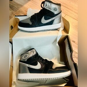 Nike Black and Silver Childs US 11C Sneakers
*Make me an Offer:)*